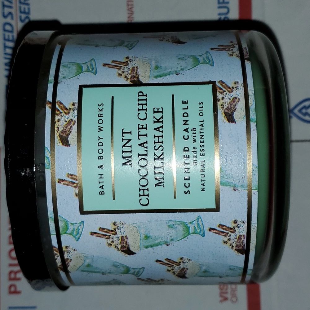 Bath & Body Mint Chocolate Chip Milkshake 14.5 oz 3 wick candle